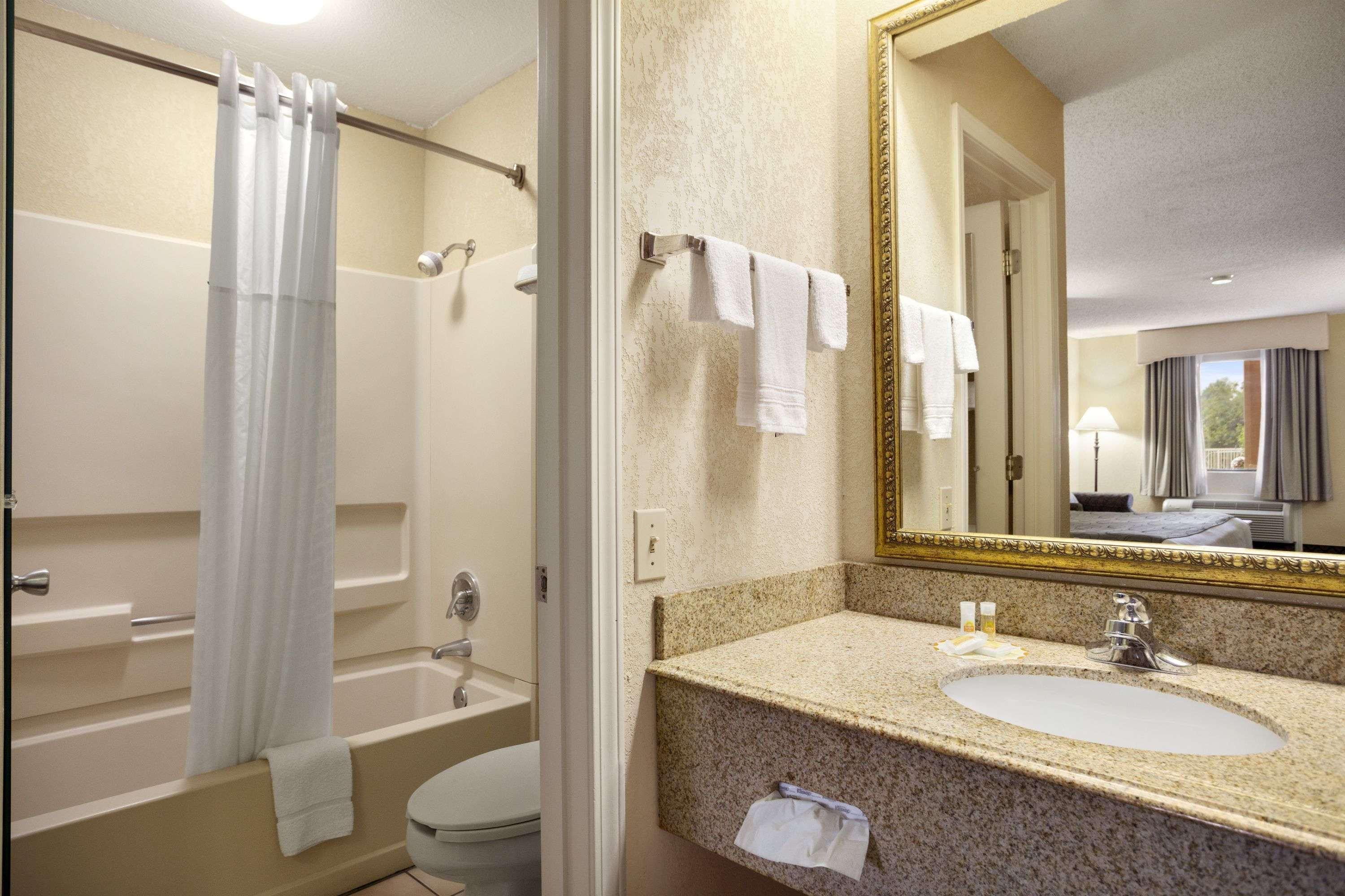Days Inn & Suites By Wyndham Stuttgart Ngoại thất bức ảnh