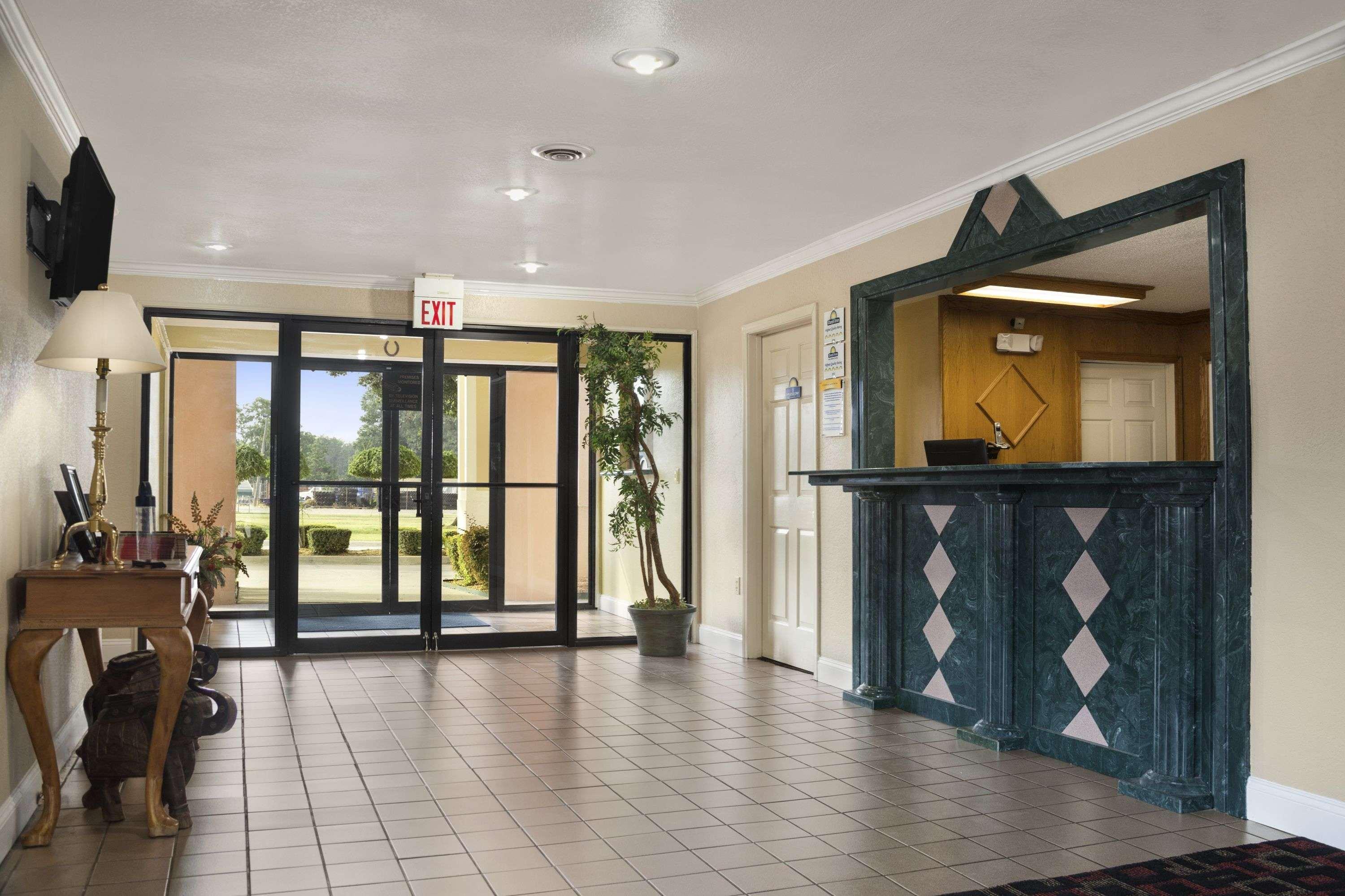 Days Inn & Suites By Wyndham Stuttgart Ngoại thất bức ảnh