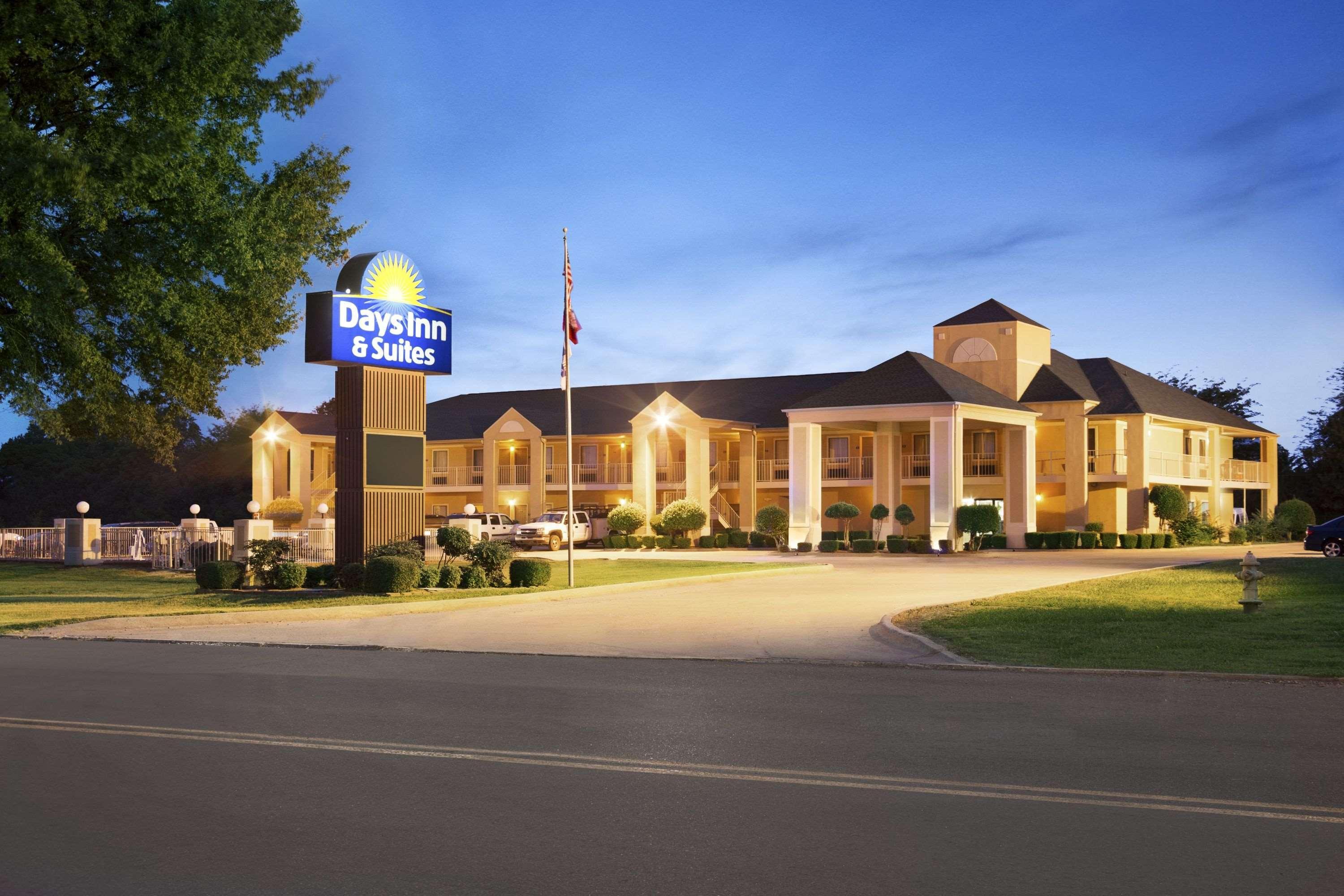 Days Inn & Suites By Wyndham Stuttgart Ngoại thất bức ảnh