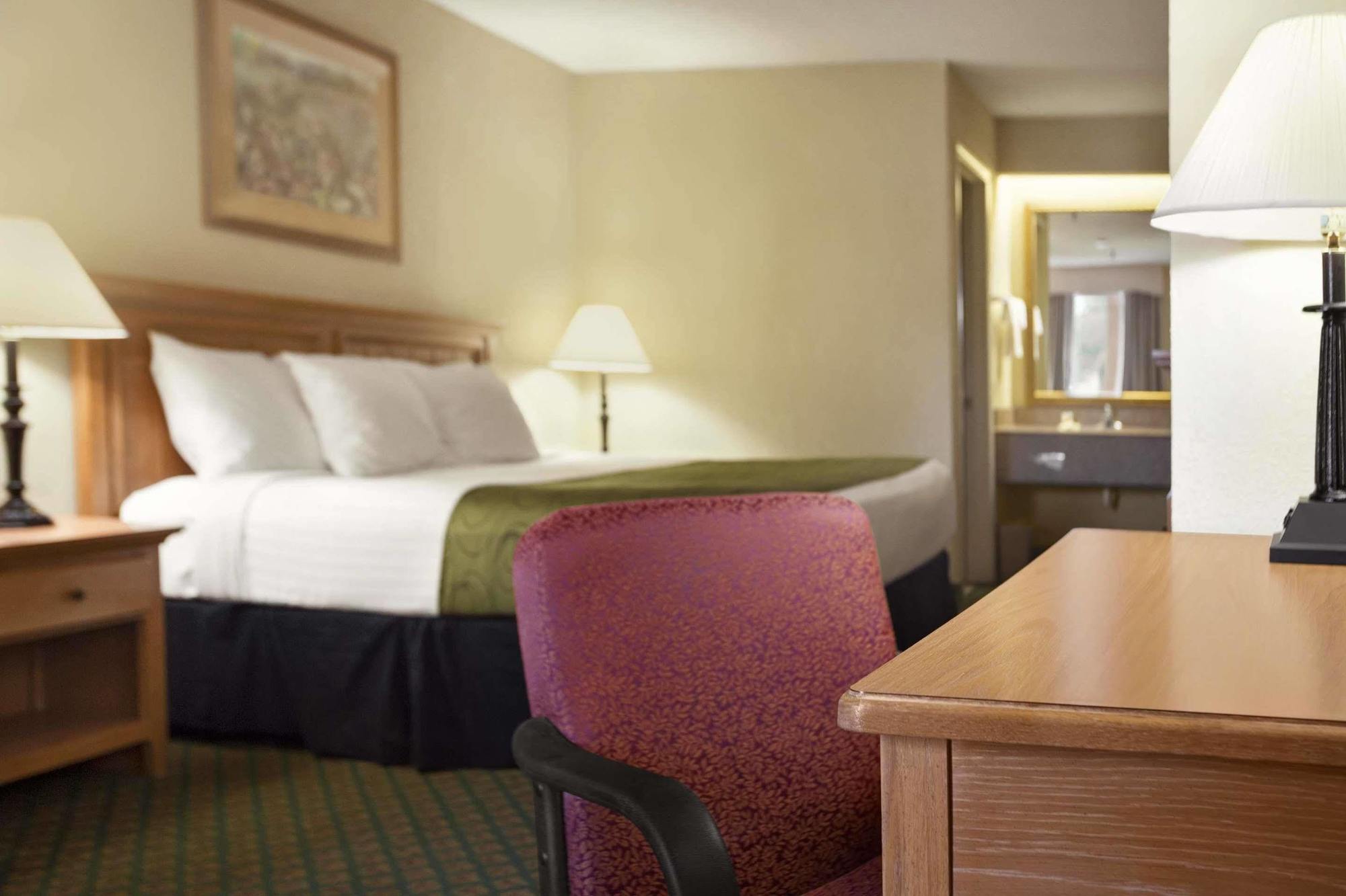Days Inn & Suites By Wyndham Stuttgart Ngoại thất bức ảnh