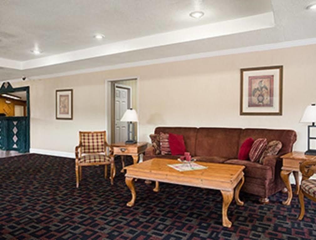 Days Inn & Suites By Wyndham Stuttgart Ngoại thất bức ảnh